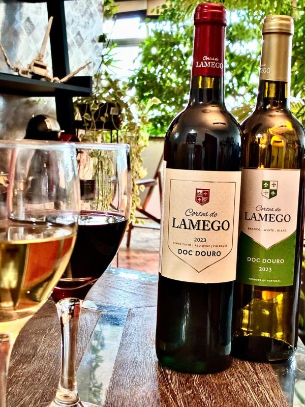 Combo Duo: Vinho Cortes de Lamego Branco e Tinto 2023 DOC Douro - Imagem 5